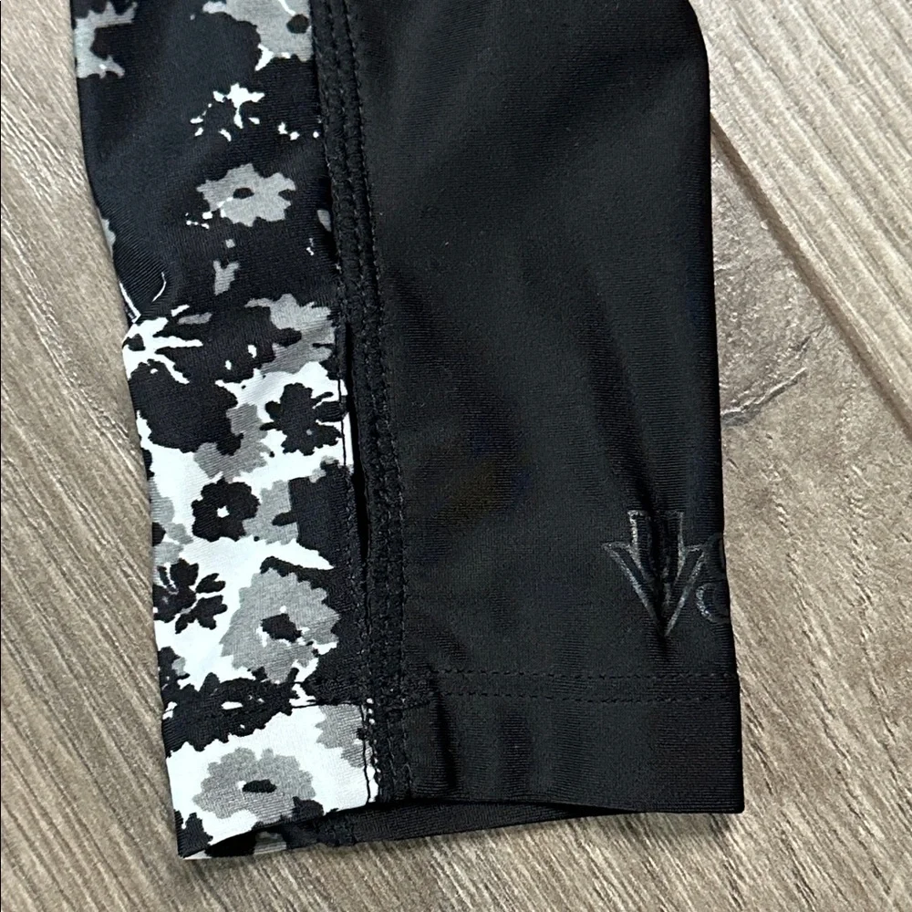 UV Skinz Half Zip Long Sleeve Rashguard Thumbhole Swimsuit Black White Floral S - Picture 4 of 13